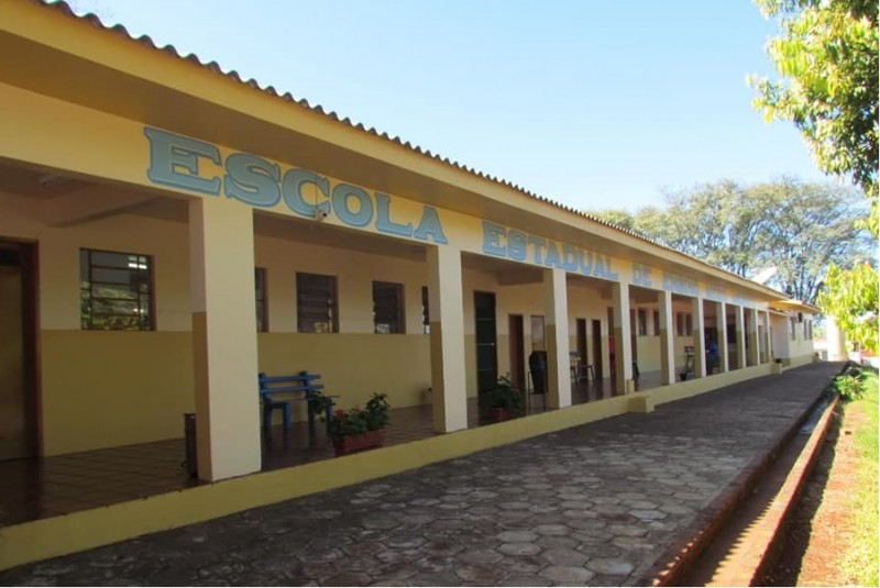 Fachada da Escola Estadual de Ensino Médio Anchieta em Chiapetta
